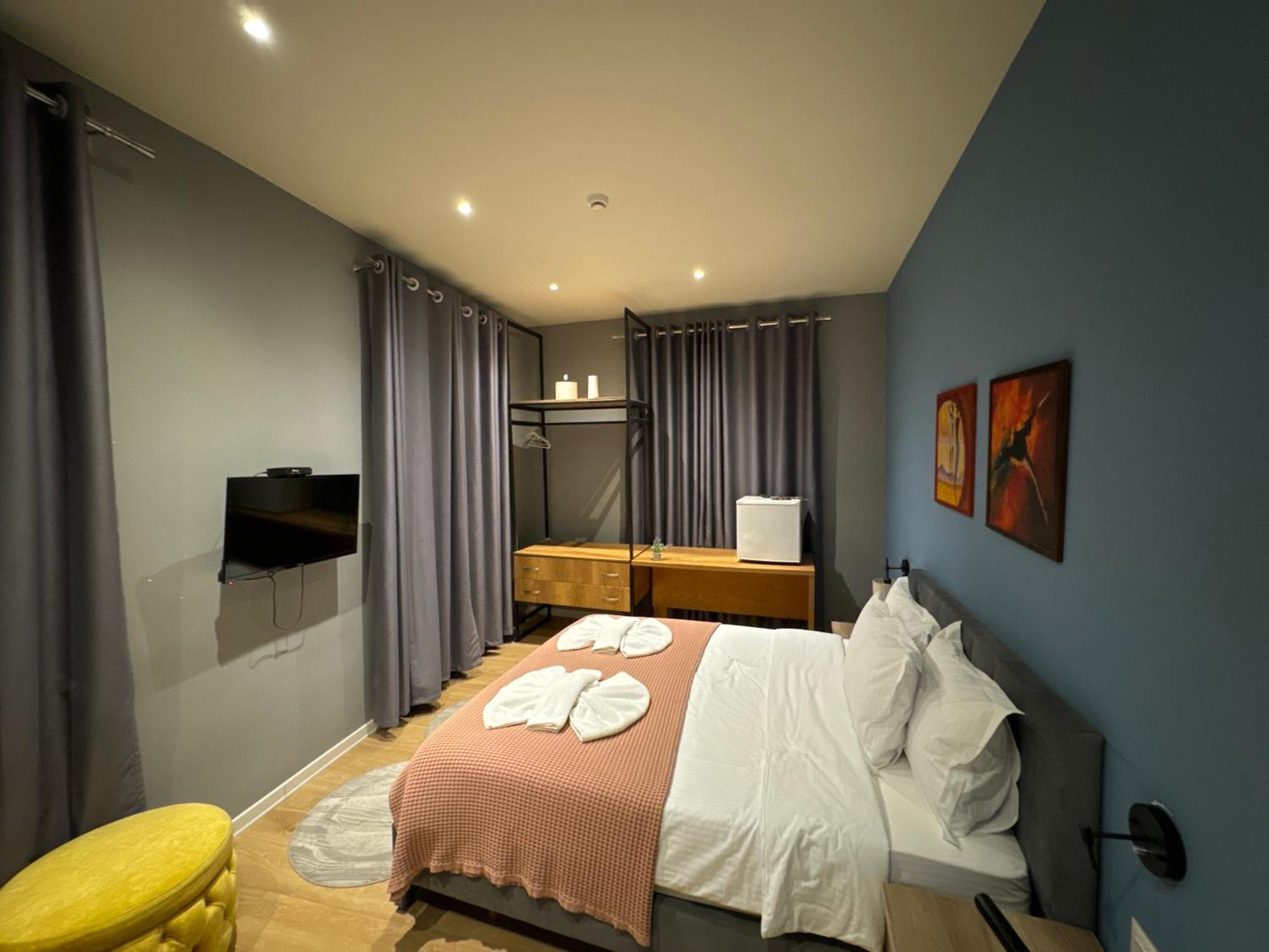 טיראנה Hotel Tirona מראה חיצוני תמונה