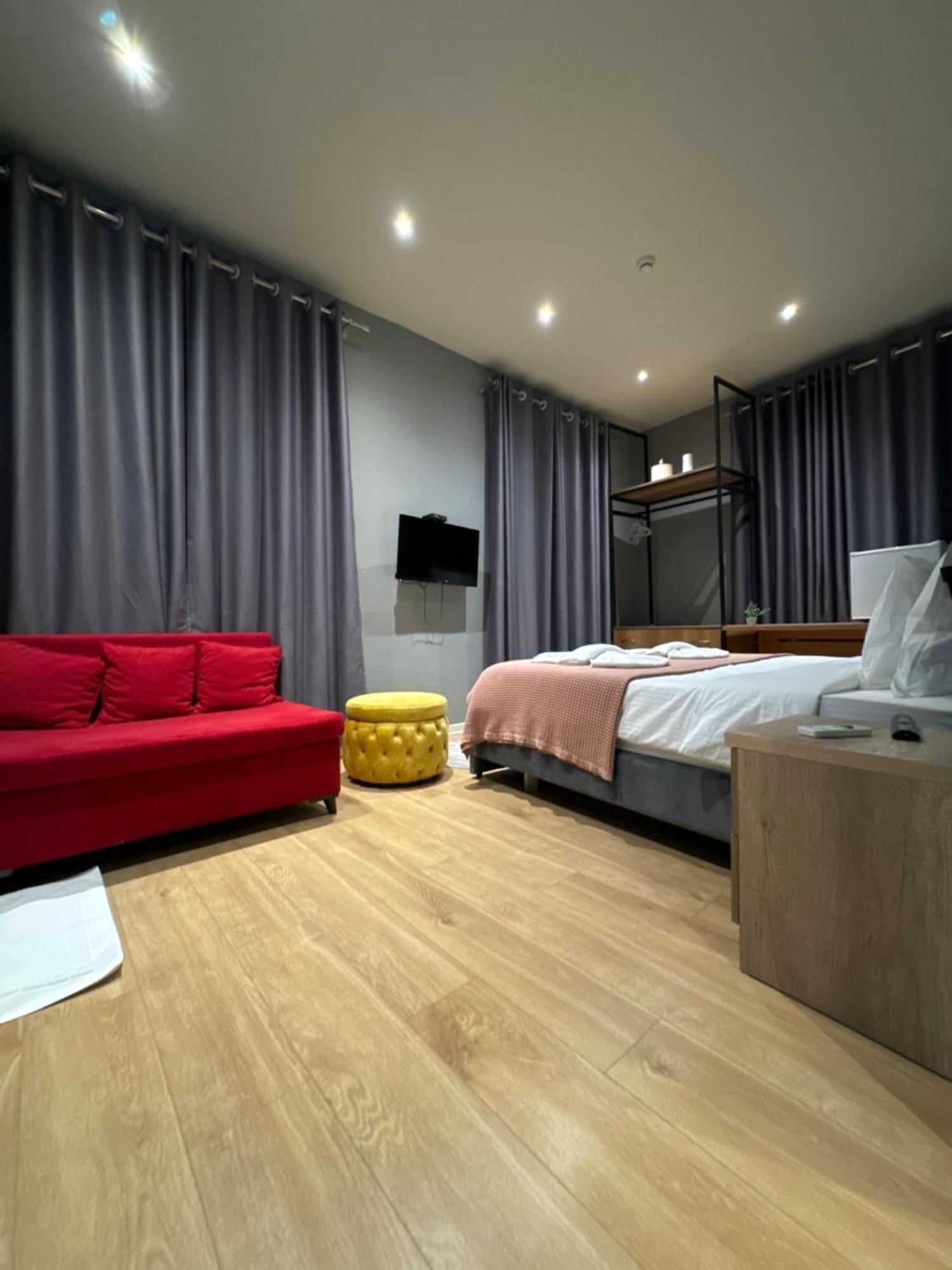 טיראנה Hotel Tirona מראה חיצוני תמונה