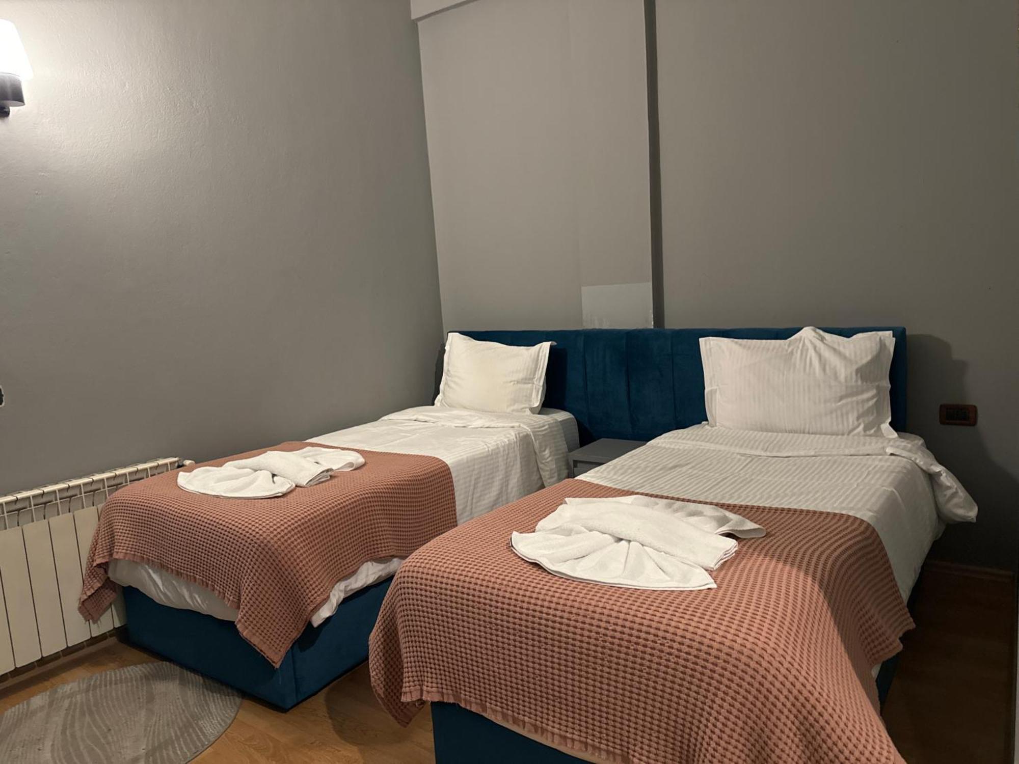 טיראנה Hotel Tirona מראה חיצוני תמונה