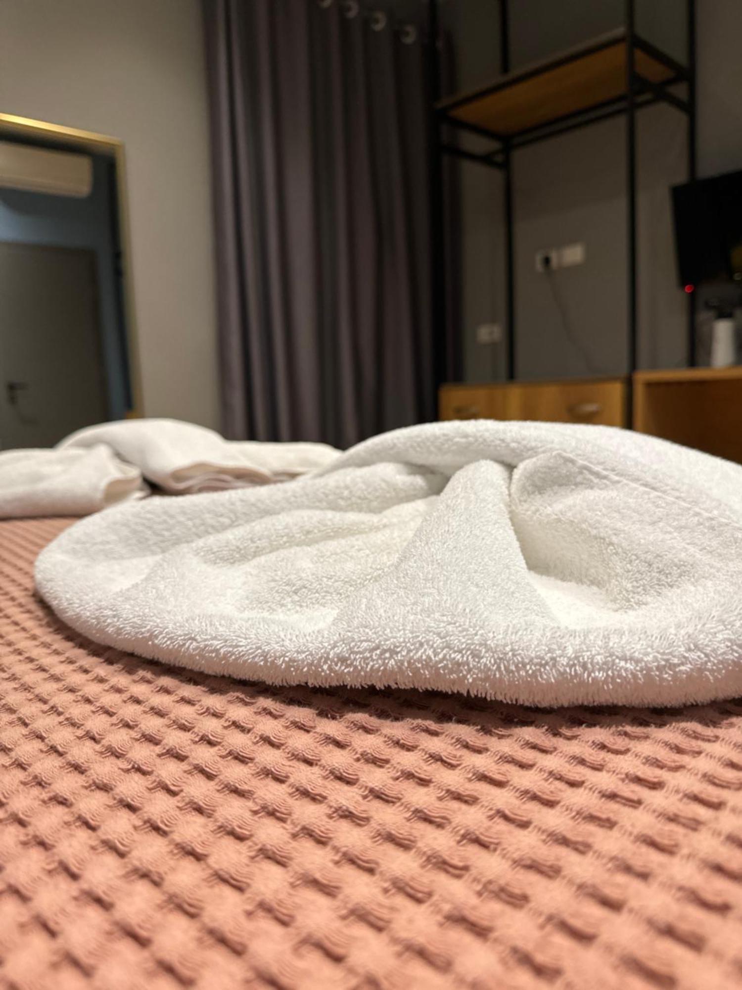 טיראנה Hotel Tirona מראה חיצוני תמונה