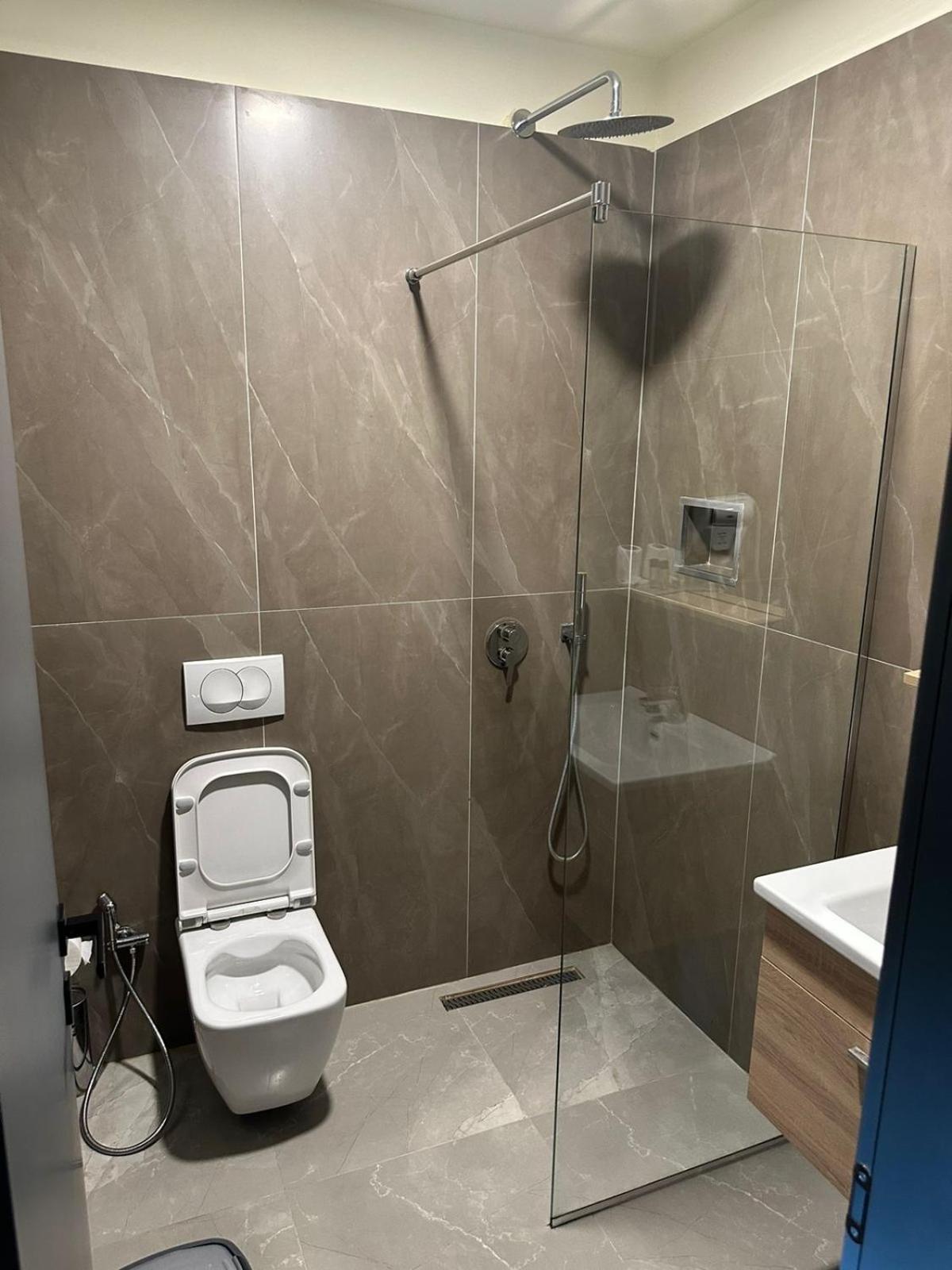 טיראנה Hotel Tirona מראה חיצוני תמונה